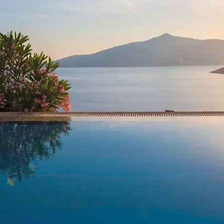 Sleeps 6 With Pool Air Con And Wifi *